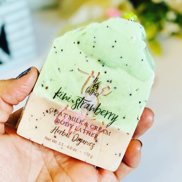 Kiwi Strawberry All Natural SkinEssential Gift Set - Picture 9 of 10